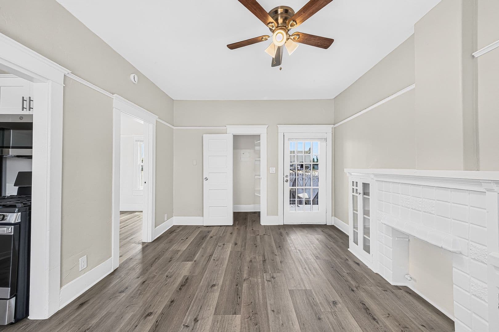 Long Beach Apartment: 1049 E 5th Street