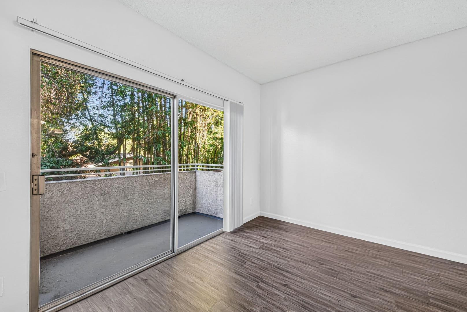 Los Angeles Apartment: 10749 Francis Pl