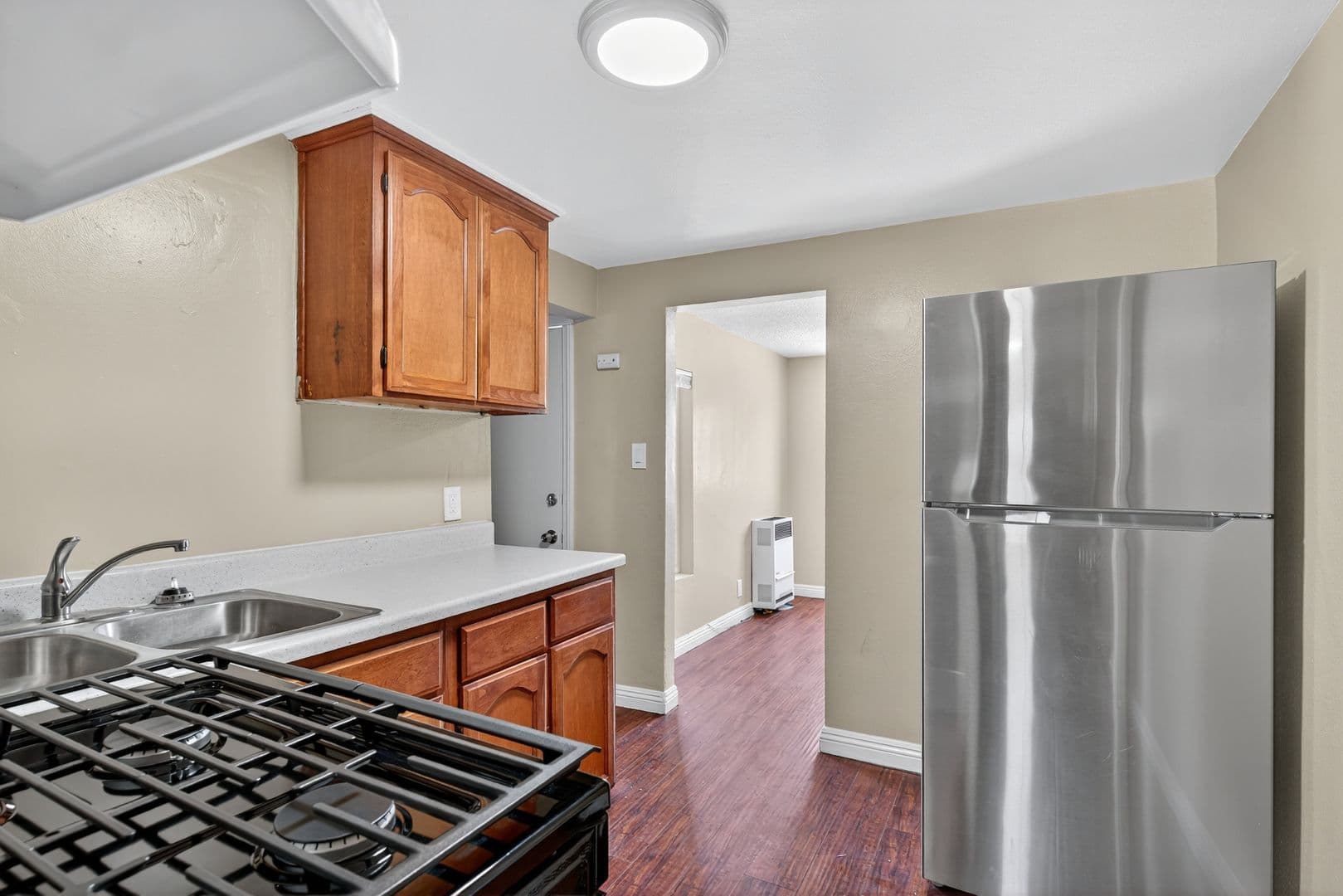 Los Angeles Apartment: 429 East 49th St.