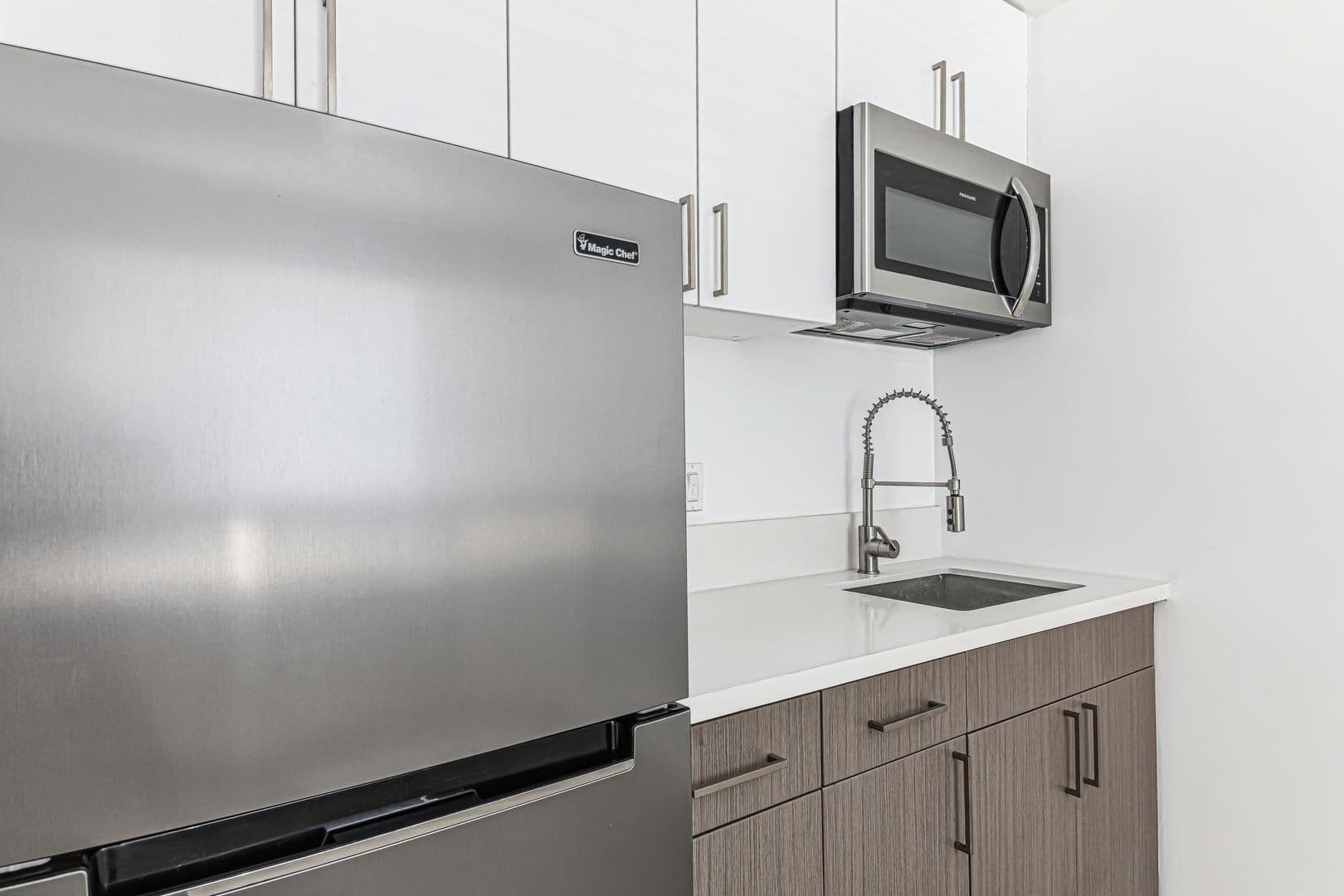 Los Angeles Apartment: 5005 August St