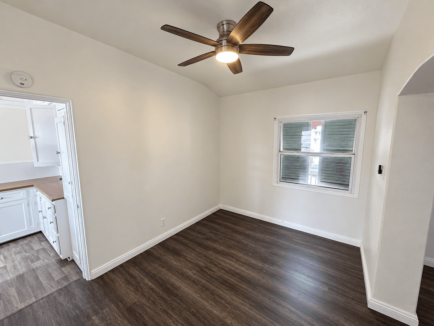 Long Beach Apartment: 2200 Chestnut Ave / 321-329 W Hill St