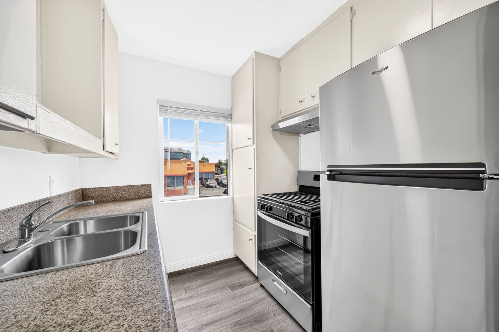 Long Beach Apartment: 477 E South Street