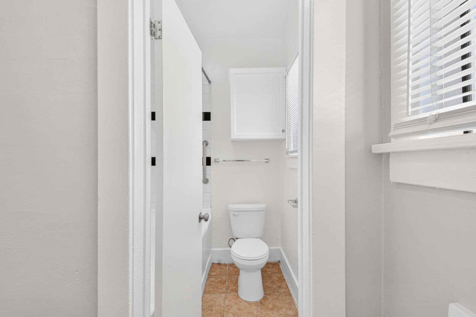Long Beach Apartment: 1074 Obispo Ave