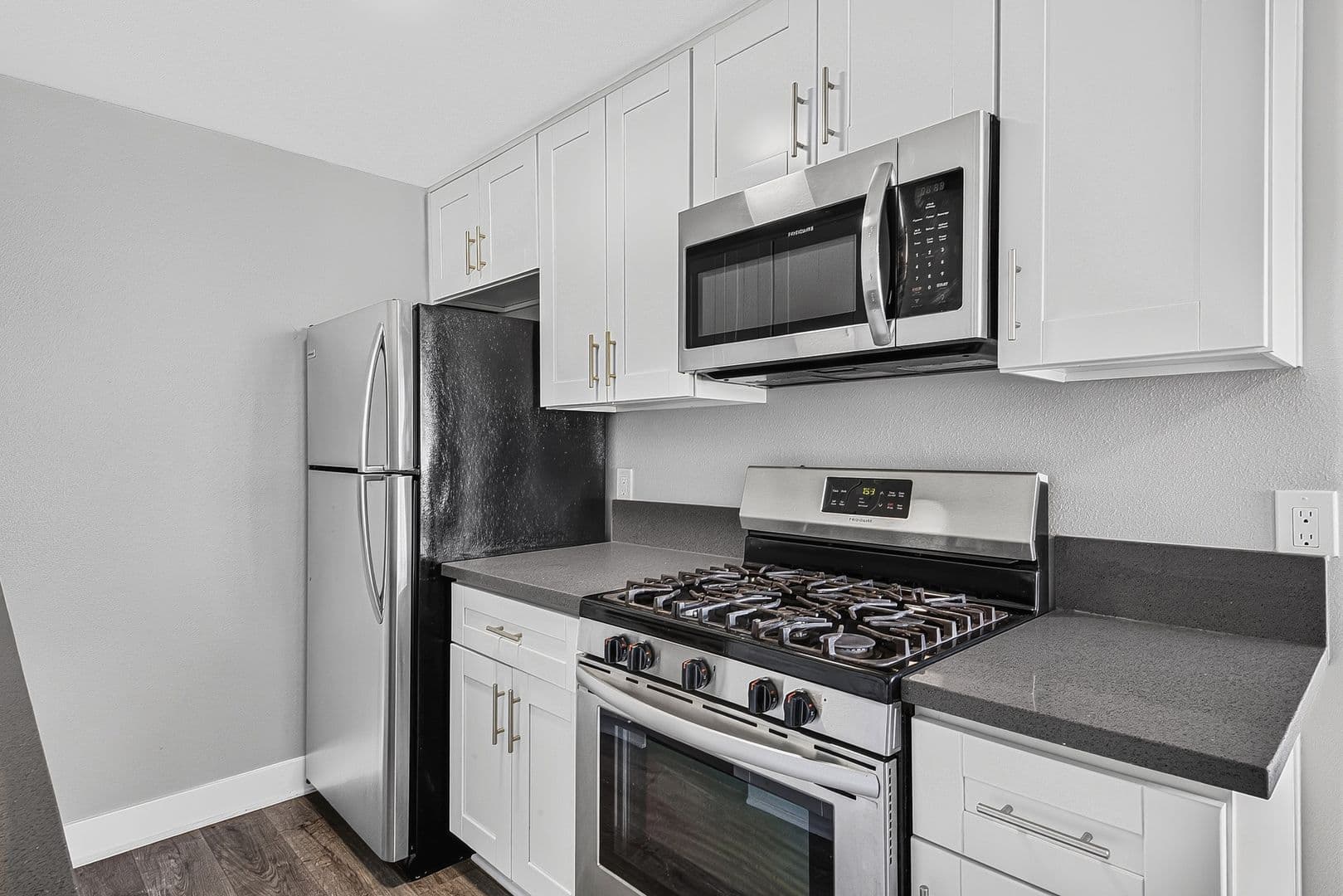 Long Beach Apartment: 1106 Pacific Ave