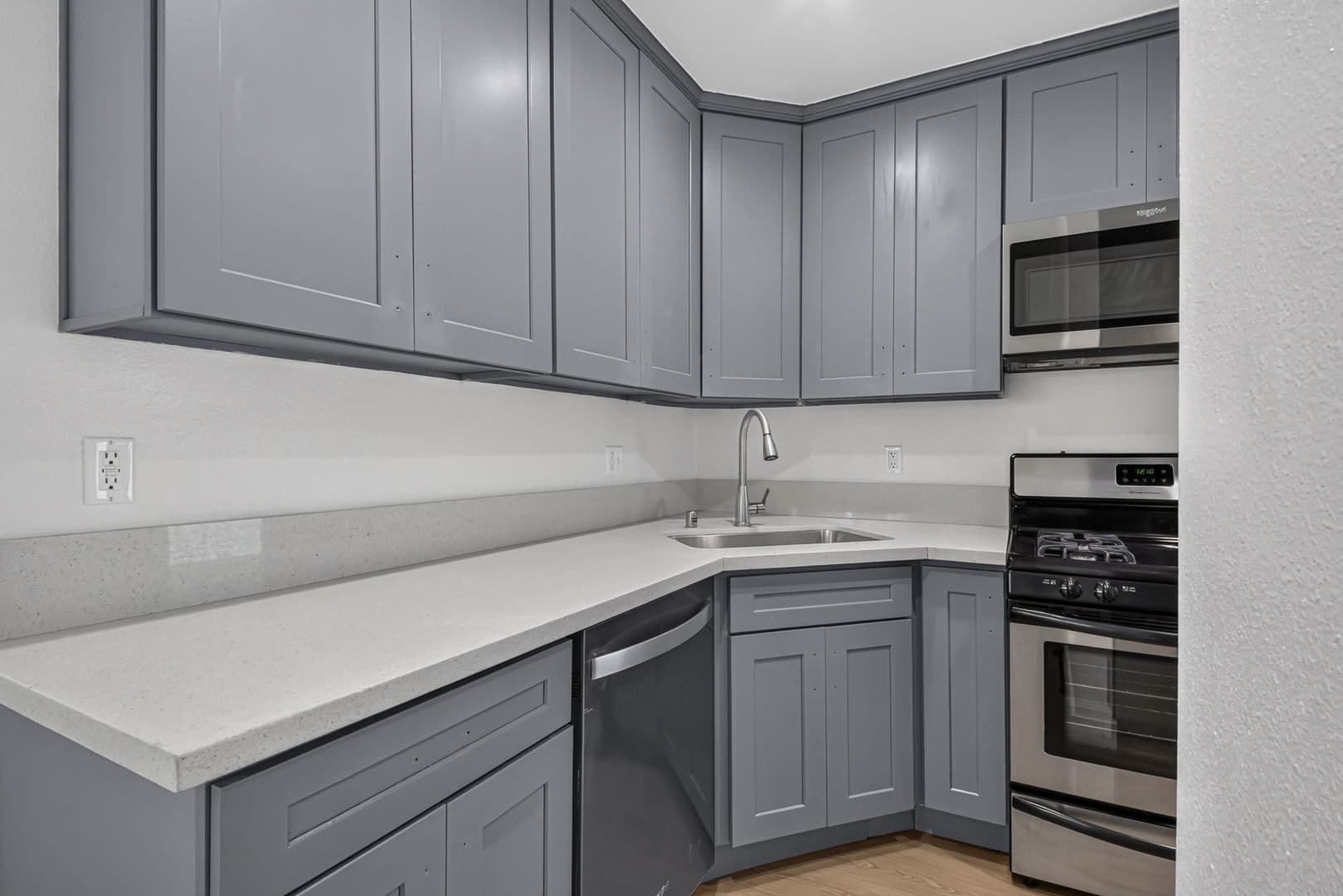 Long Beach Apartment: 526 Lime Avenue