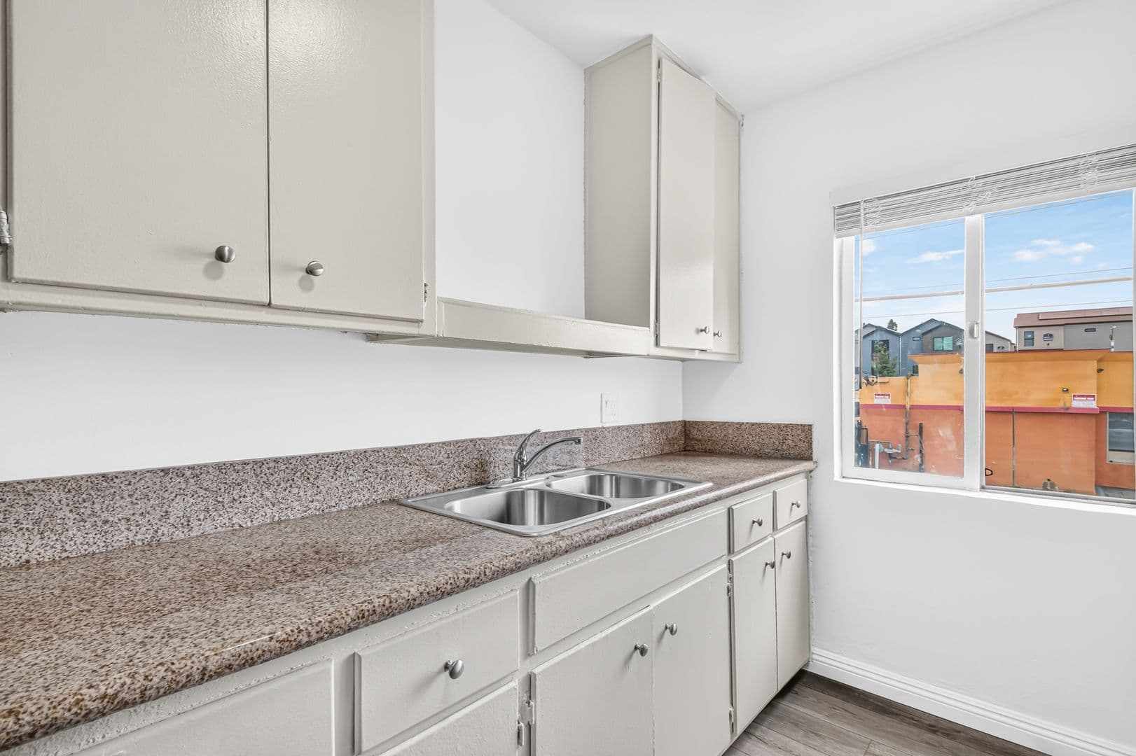 Long Beach Apartment: 477 E South Street