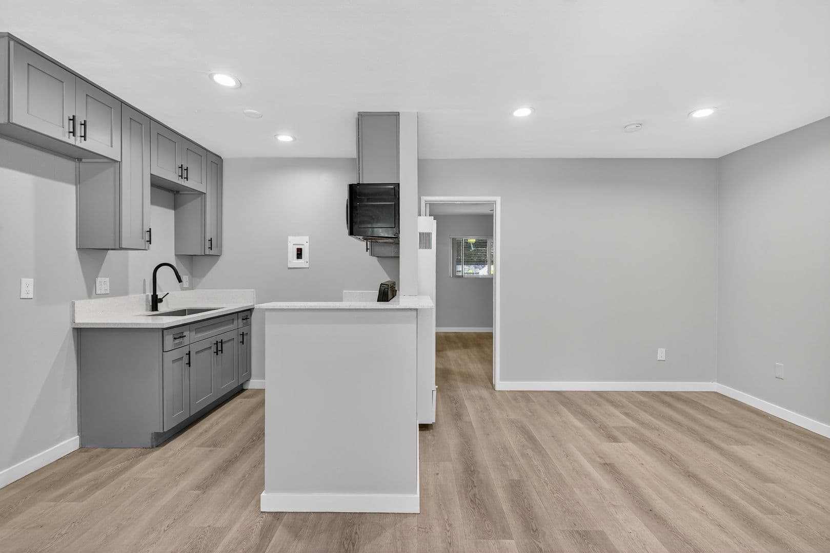 Fullerton Apartment: 2300 East Commonwealth Avenue