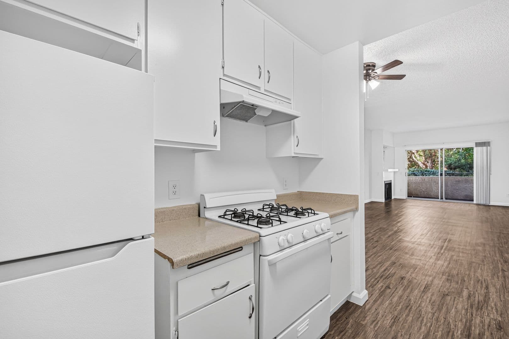 Los Angeles Apartment: 10749 Francis Pl