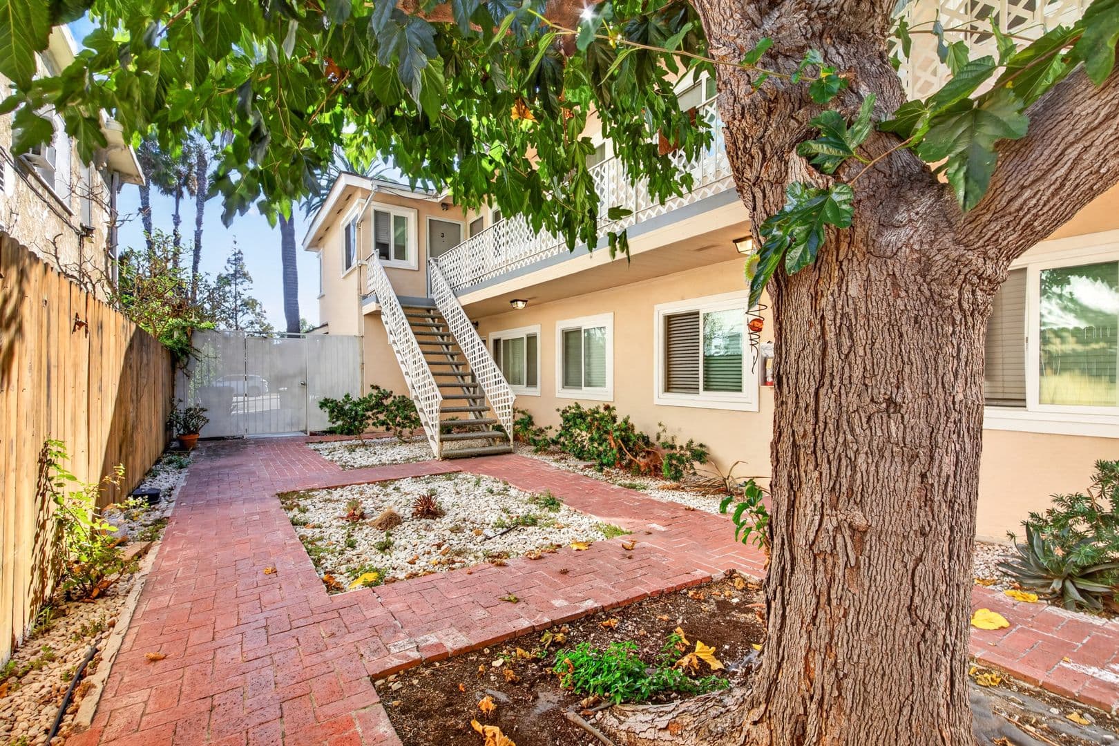 Long Beach Apartment: 2325 E 2nd Street