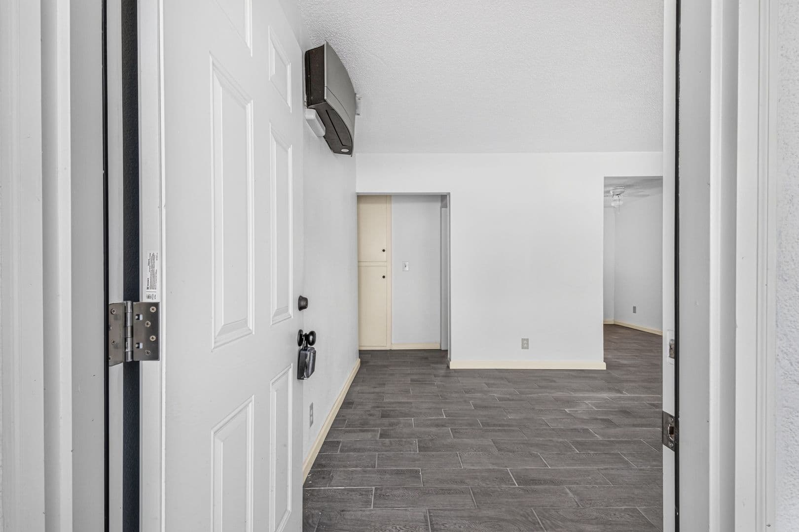 Long Beach Apartment: 328 E 49th St