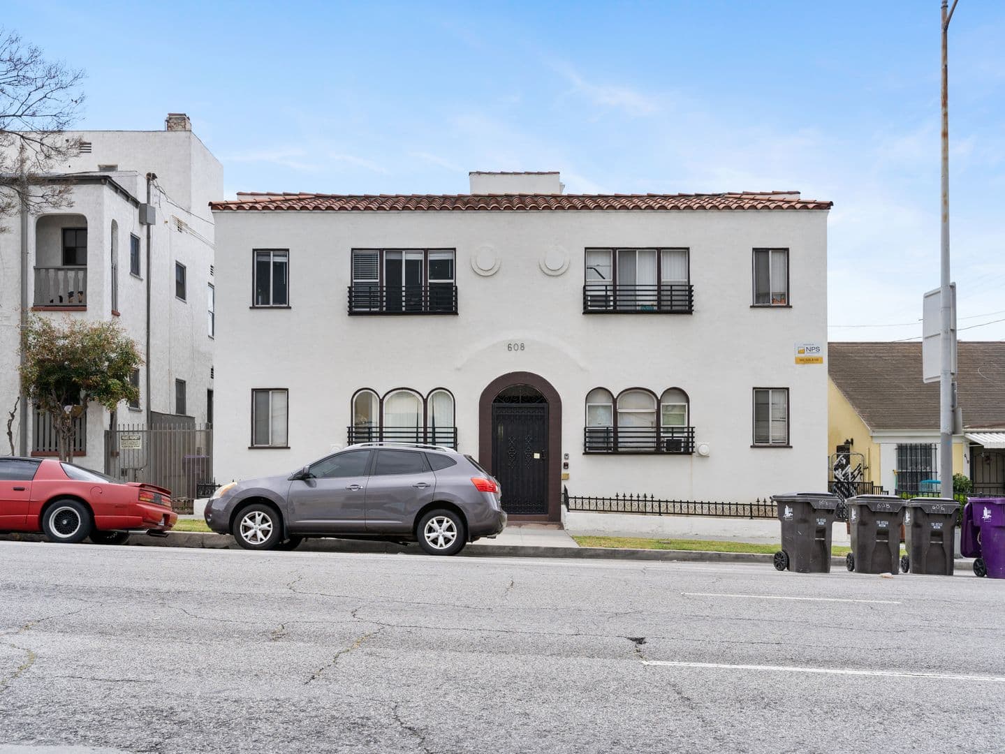 Long Beach Apartment: 608 W 6th Street