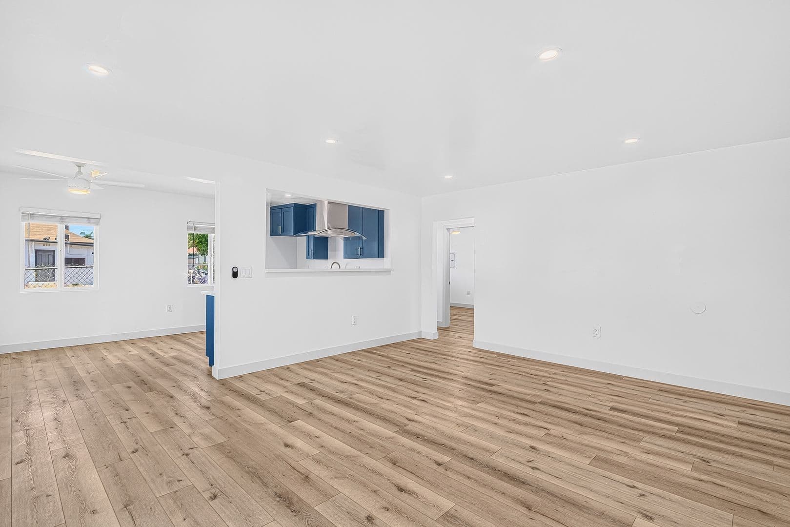 Long Beach Apartment: 933 Alamitos Ave