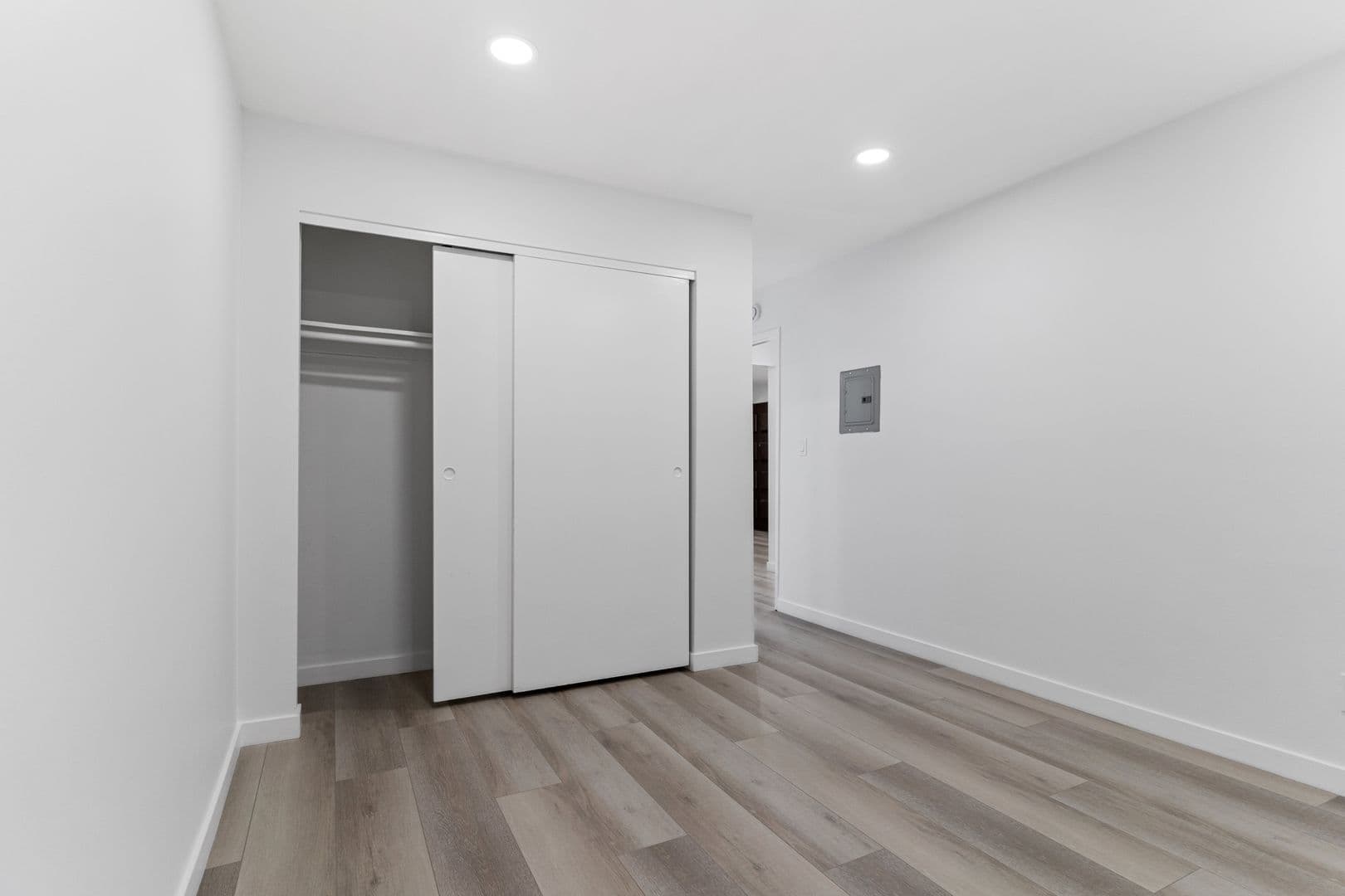 Long Beach Apartment: 908 Roswell Avenue