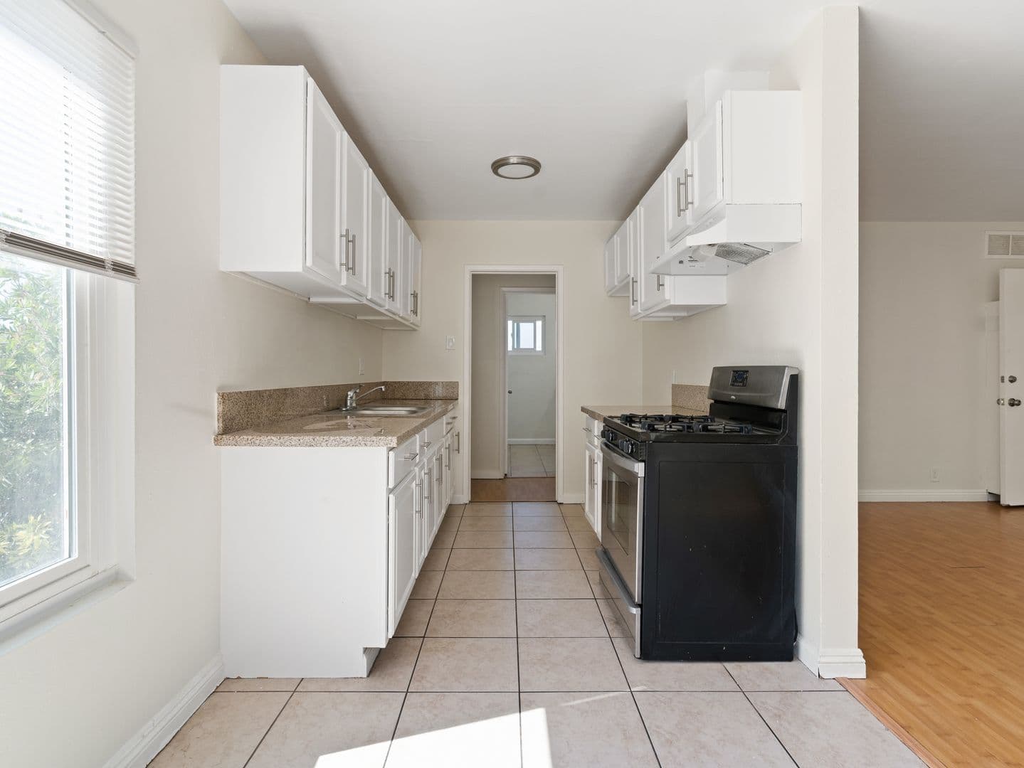 Long Beach Apartment: 731 Orange Avenue