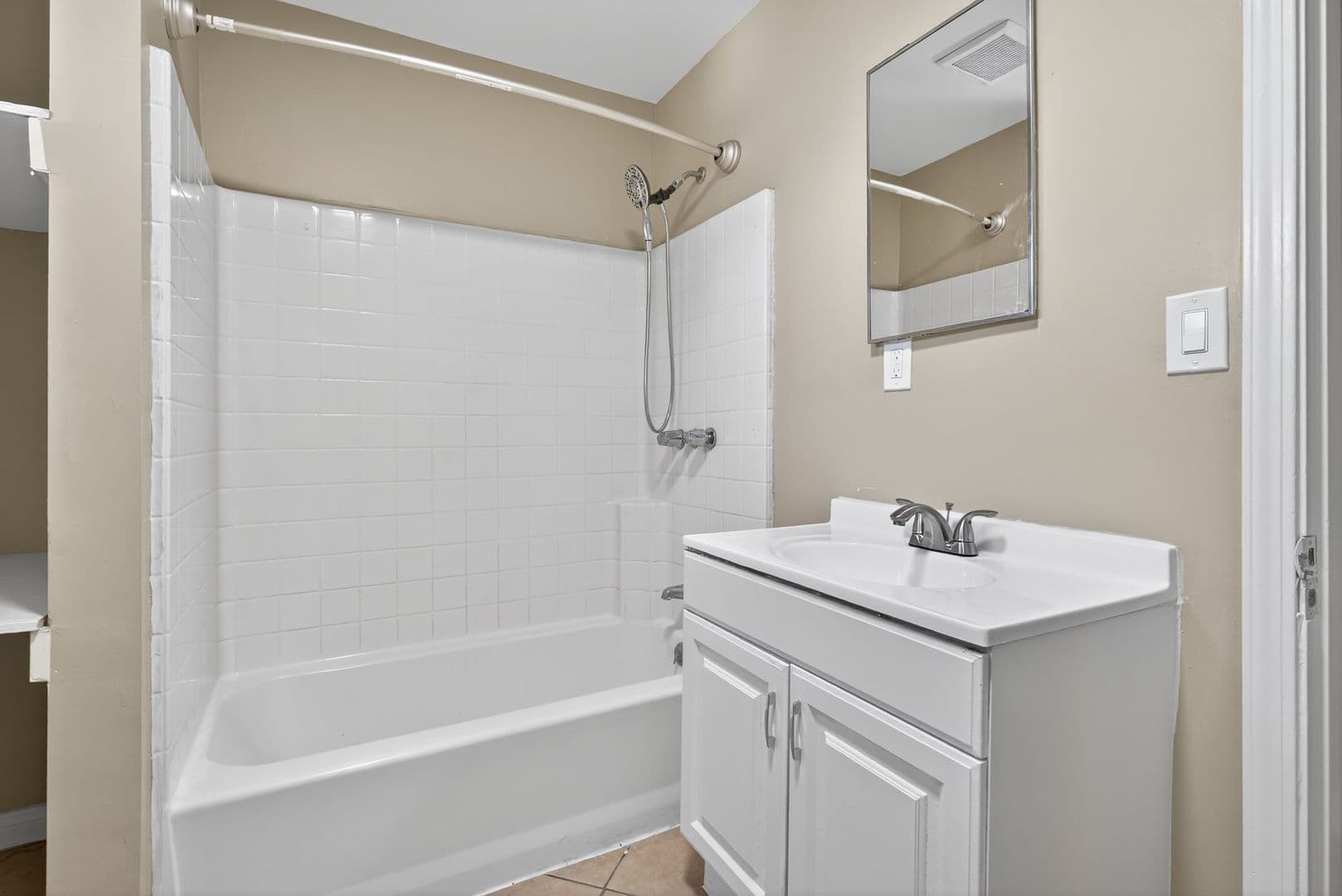Los Angeles Apartment: 429 East 49th St.