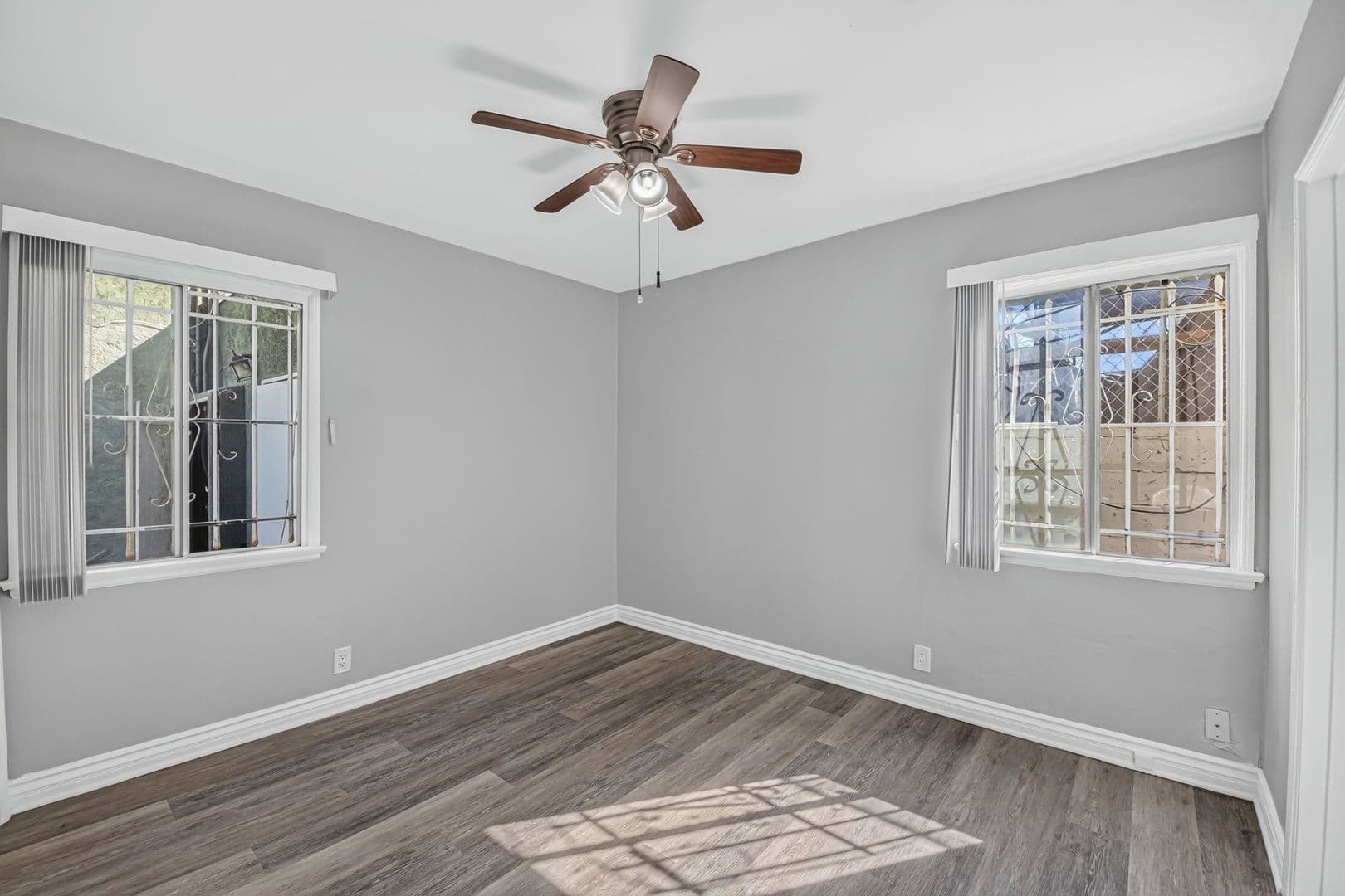 Long Beach Apartment: 2127-2131 Pacific Ave