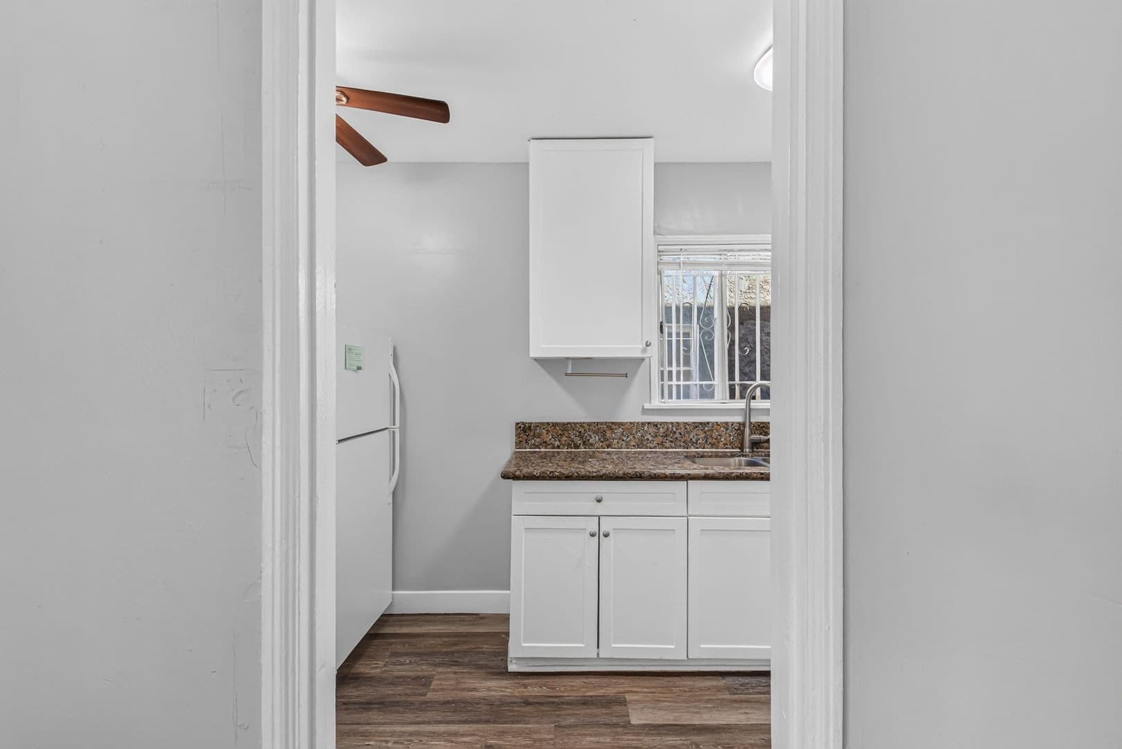 Long Beach Apartment: 2127-2131 Pacific Ave