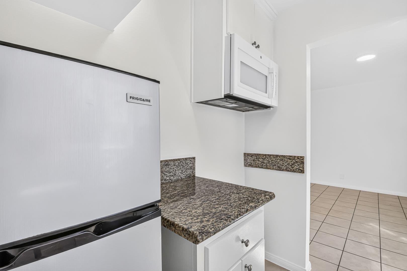Long Beach Apartment: 67 Alamitos Ave