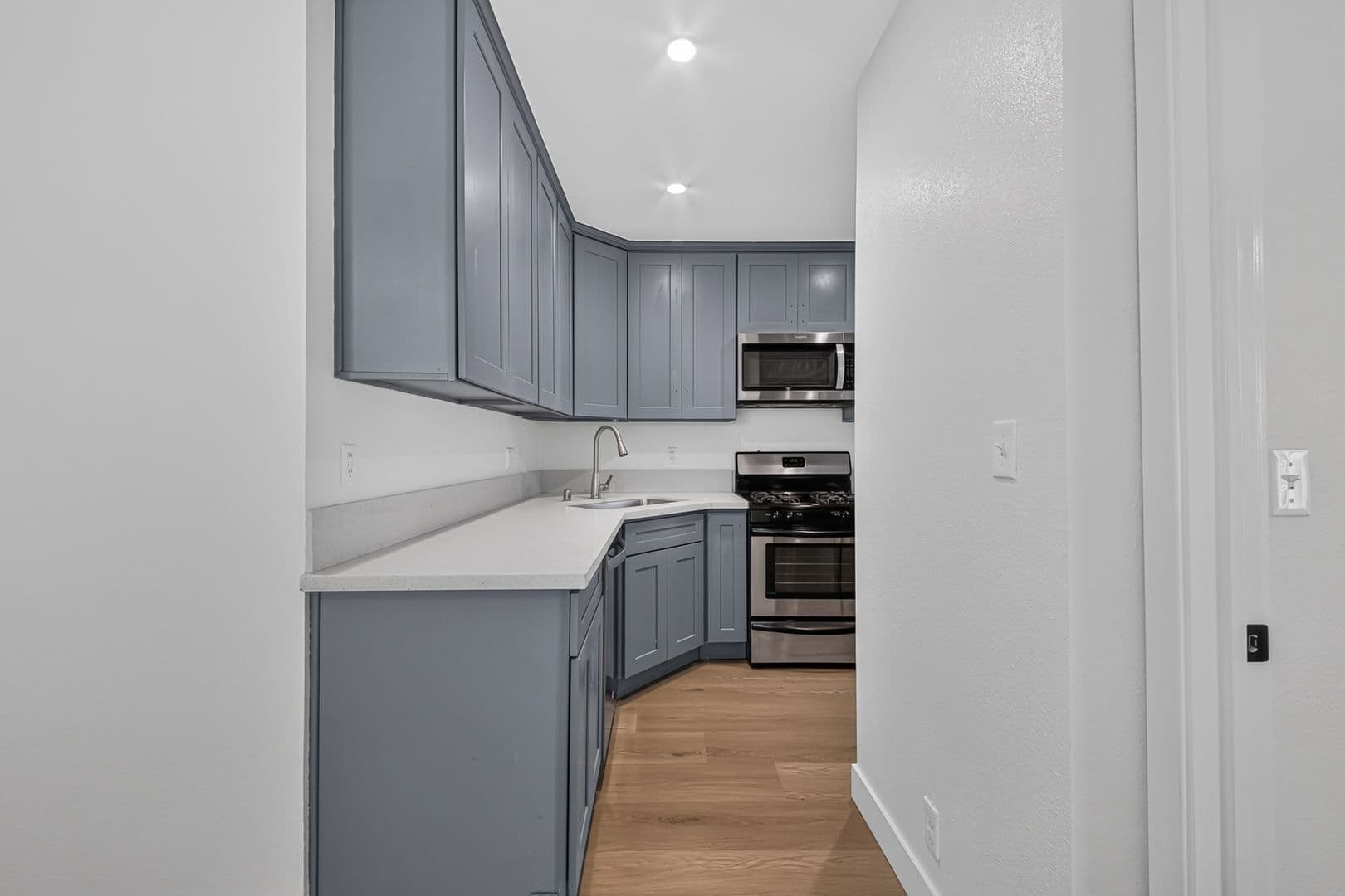 Long Beach Apartment: 526 Lime Avenue