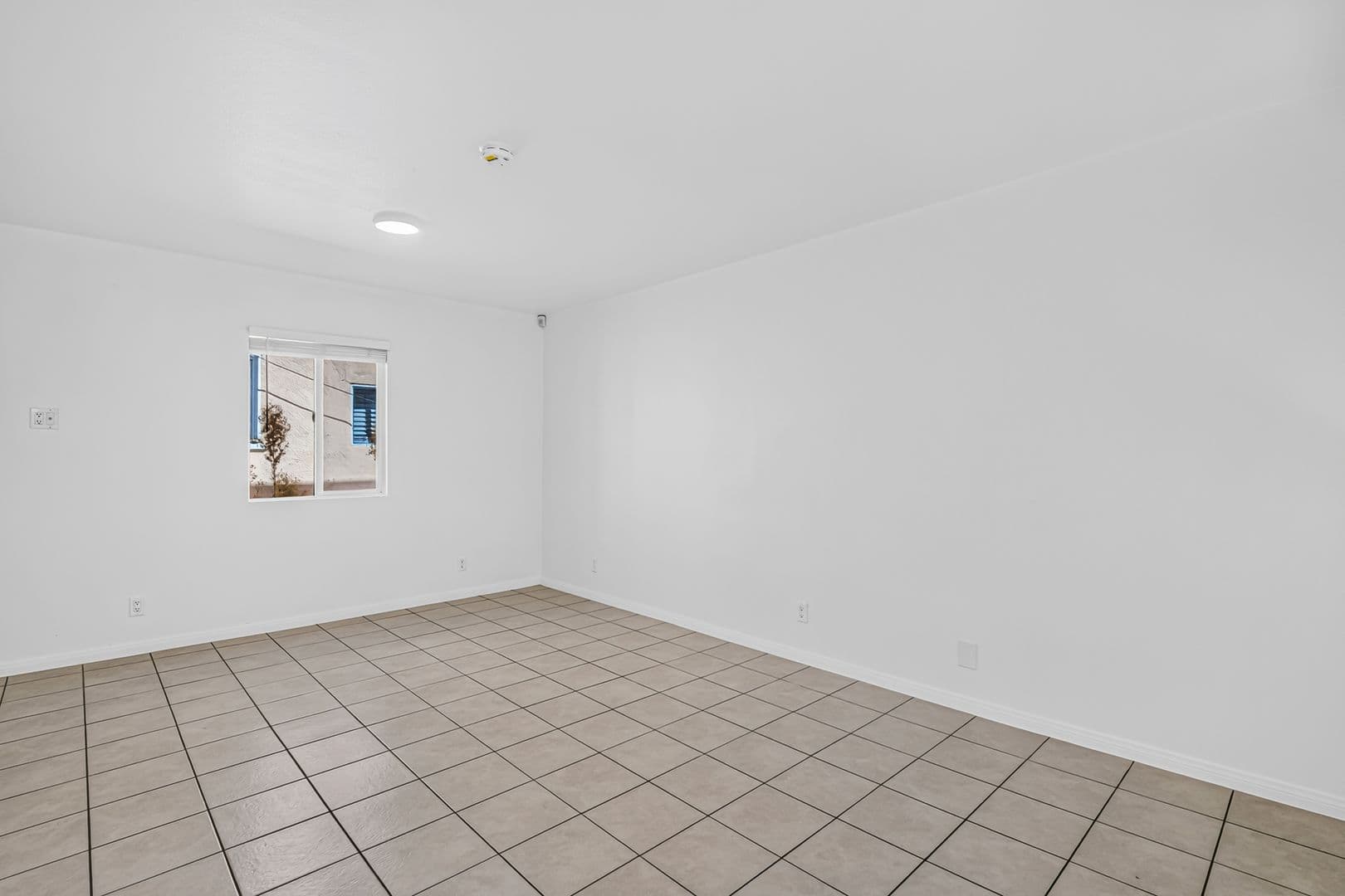 Long Beach Apartment: 67 Alamitos Ave
