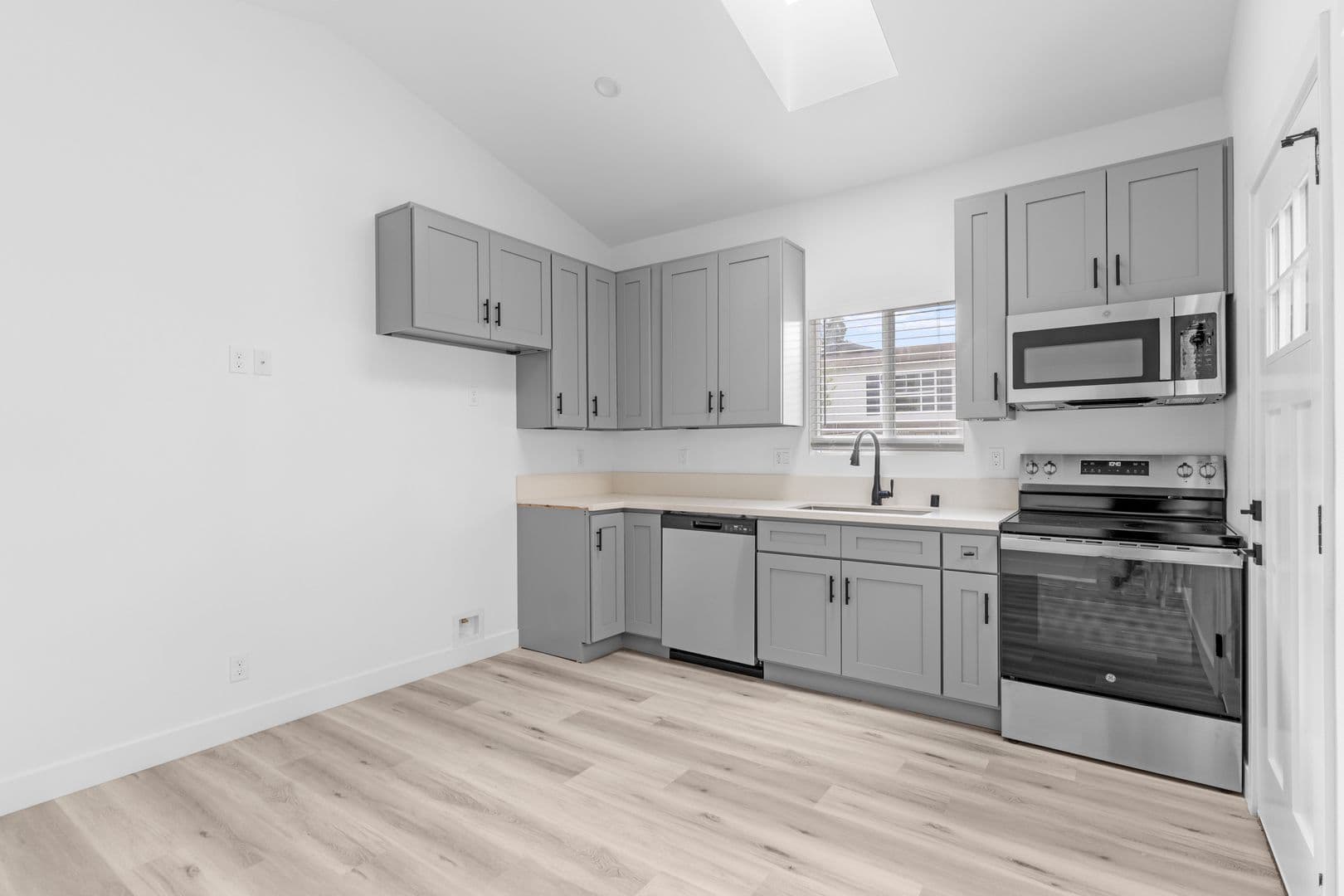 Garden Grove Apartment: 12602 Kensington Lane