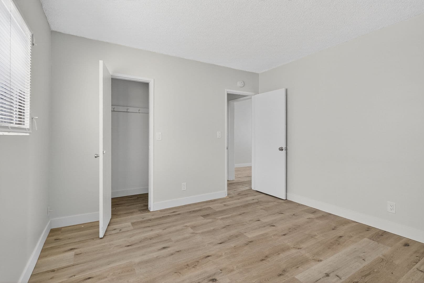 Long Beach Apartment: 125 E. Spring St