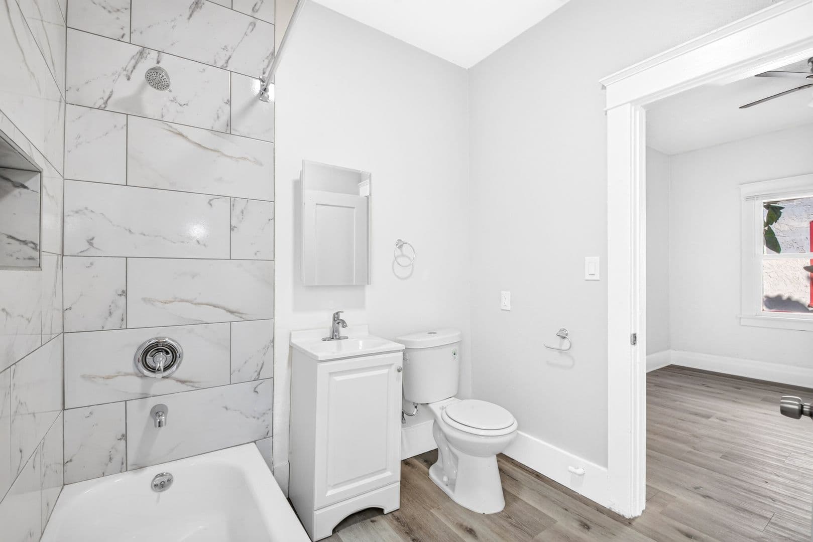 Long Beach Apartment: 1045 E 4th Street