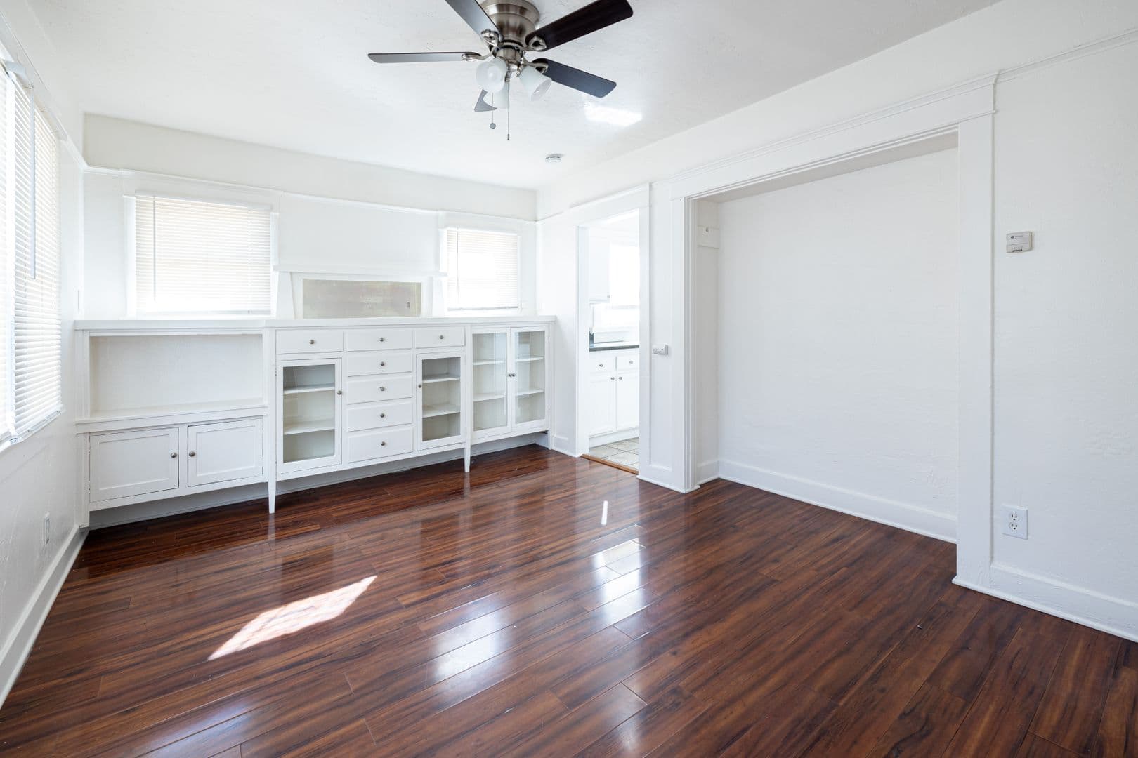 Long Beach Apartment: 441 Dawson Avenue