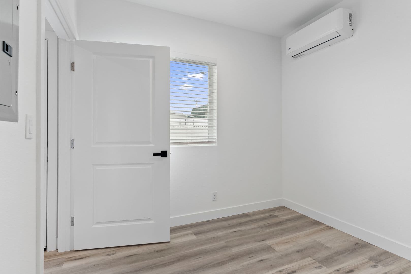 Anaheim Apartment: 9632 Ball Road