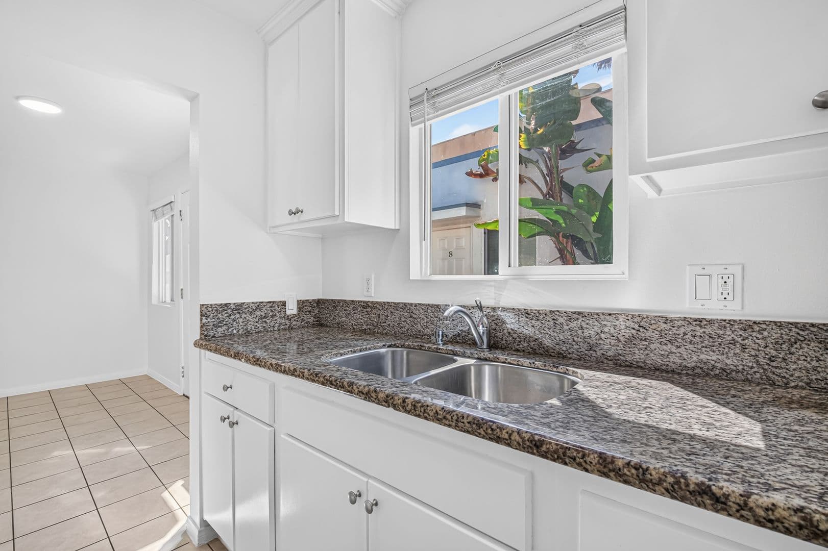Long Beach Apartment: 67 Alamitos Ave