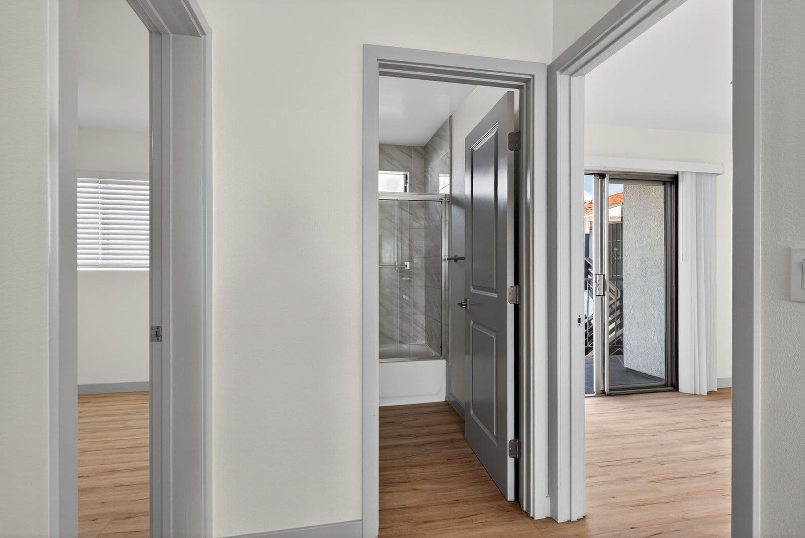 Long Beach Apartment: 921 Alamitos Ave.