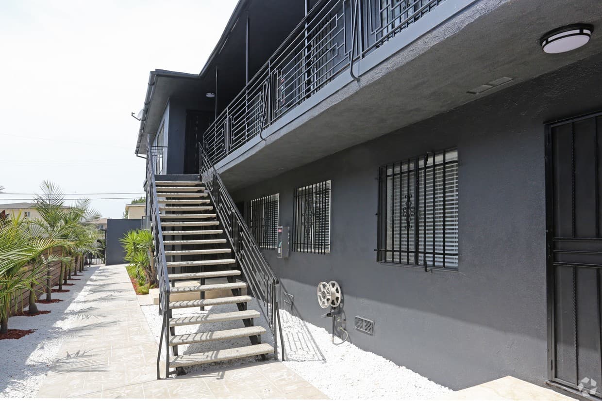 Inglewood Apartment: 10227 S. 10th Ave.