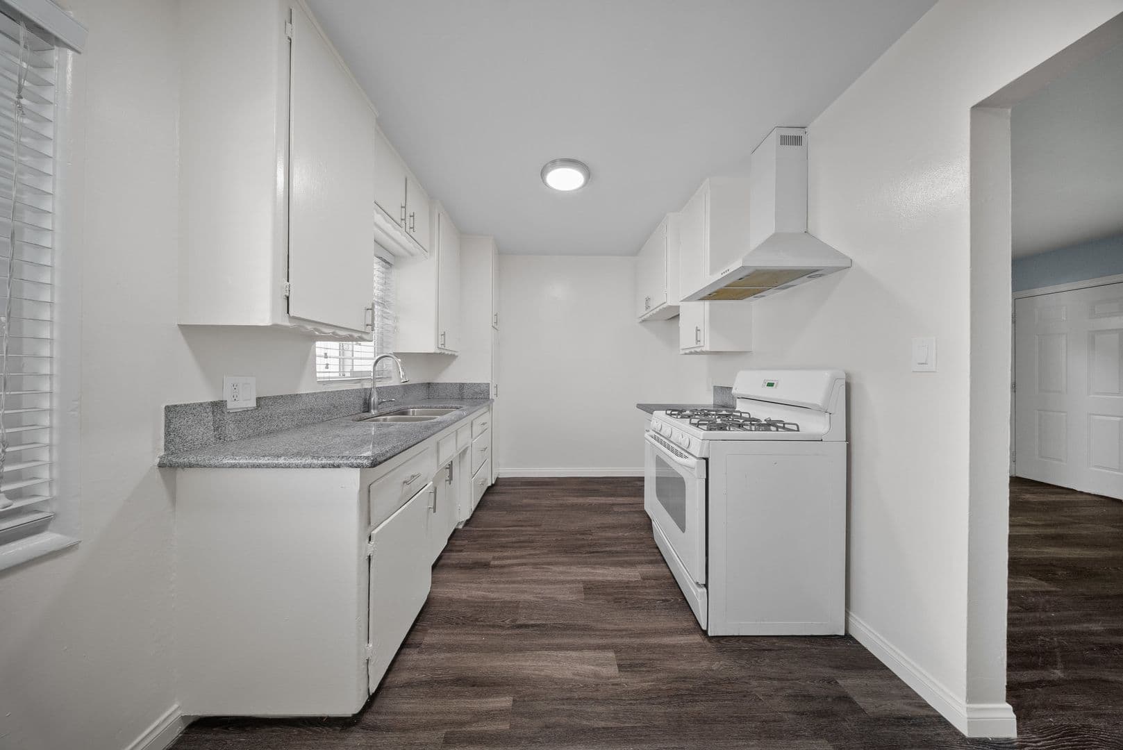 Long Beach Apartment: 1577 Pine Avenue