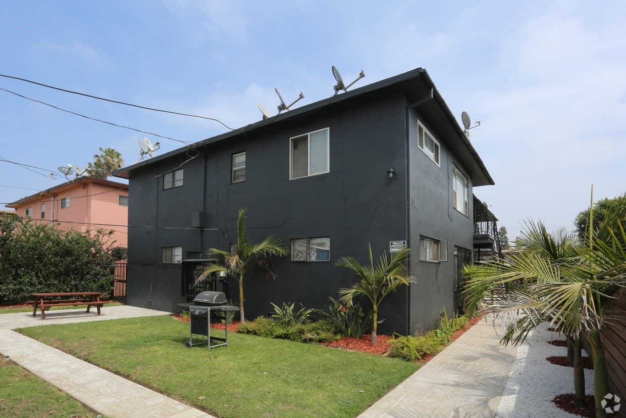 Inglewood Apartment: 10227 S. 10th Ave.