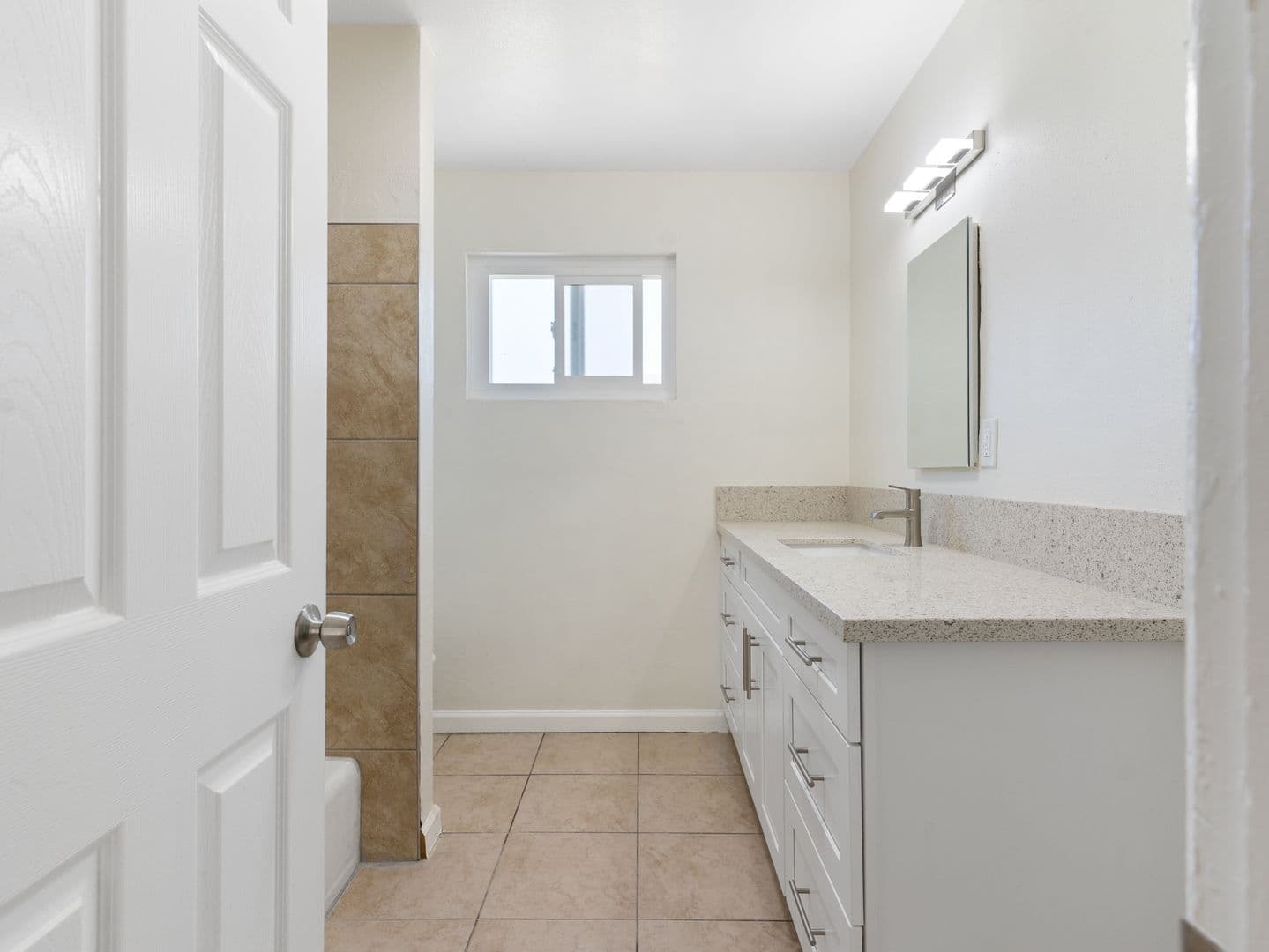 Long Beach Apartment: 731 Orange Avenue