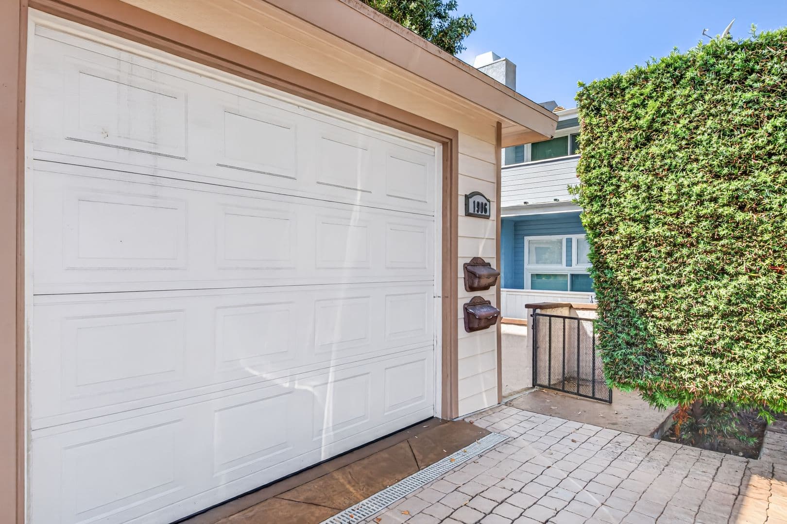 Redondo Beach Apartment: 1906 Voorhees Ave
