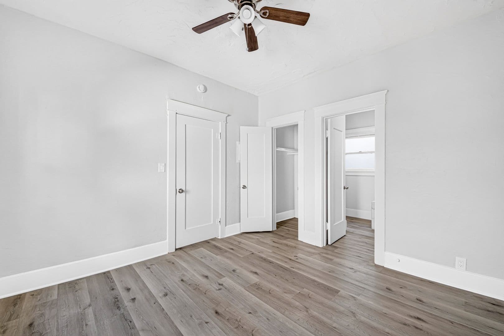 Long Beach Apartment: 1045 E 4th Street