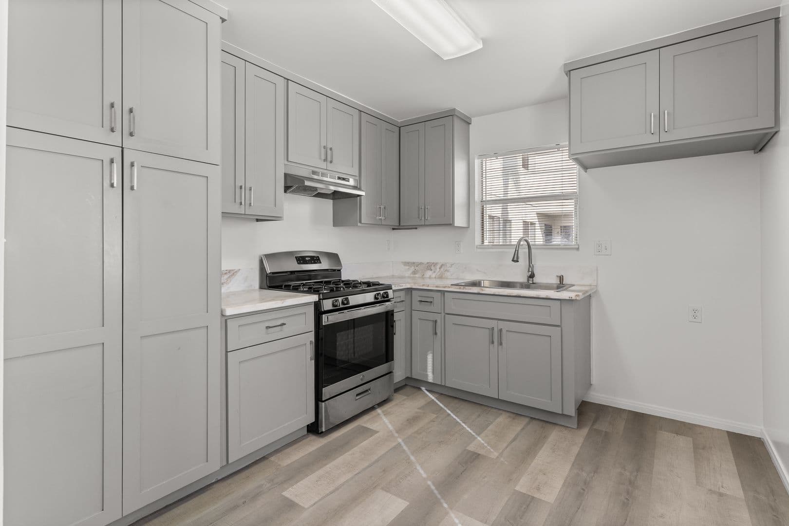 Los Angeles Apartment: 11116 Berendo Avenue