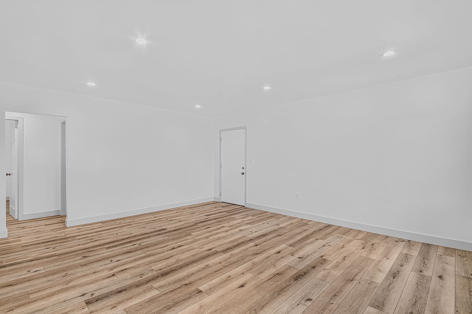 Long Beach Apartment: 933 Alamitos Ave