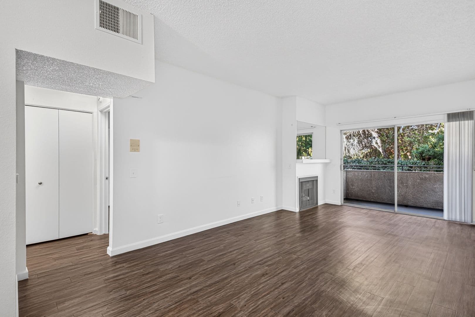Los Angeles Apartment: 10749 Francis Pl