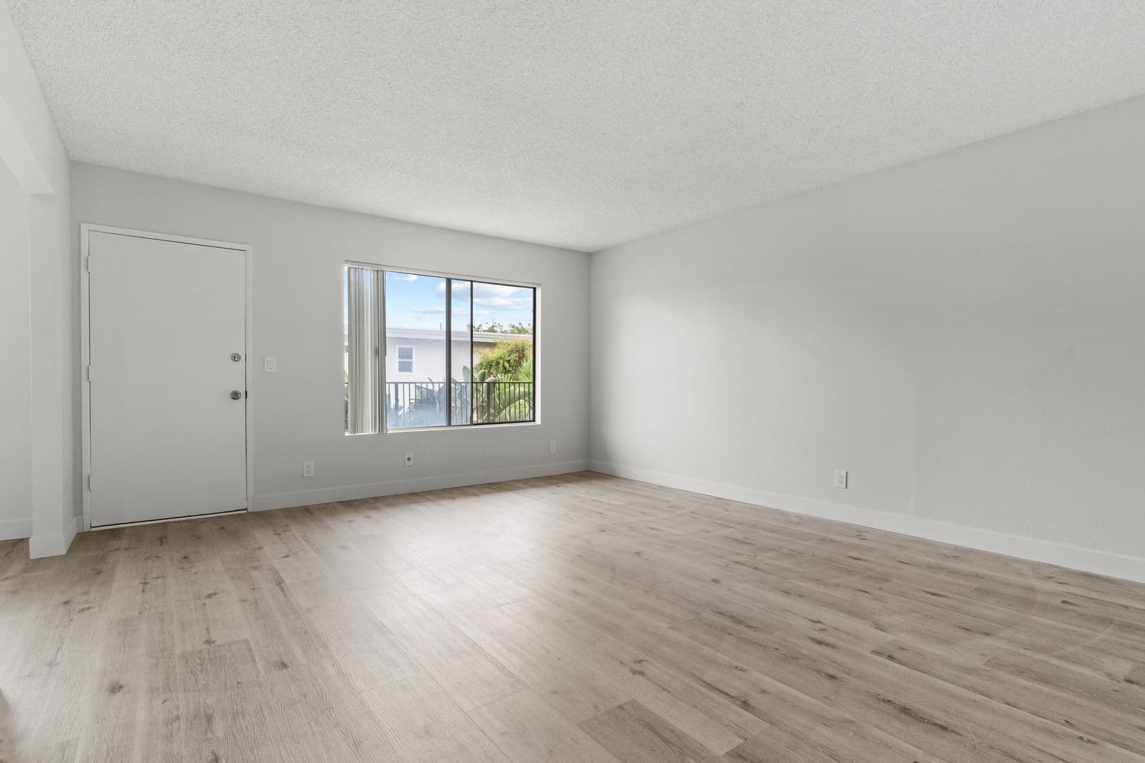 Garden Grove Apartment: 8331 Lampson Avenue