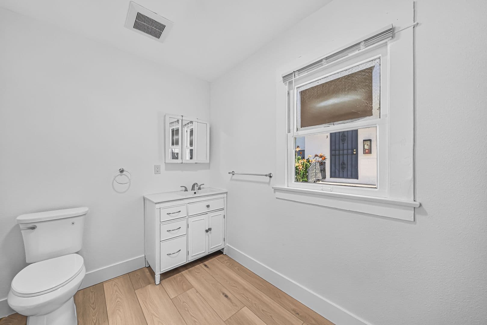 Long Beach Apartment: 525 Chestnut Avenue