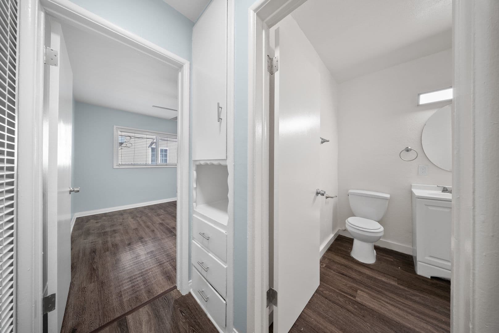 Long Beach Apartment: 1577 Pine Avenue