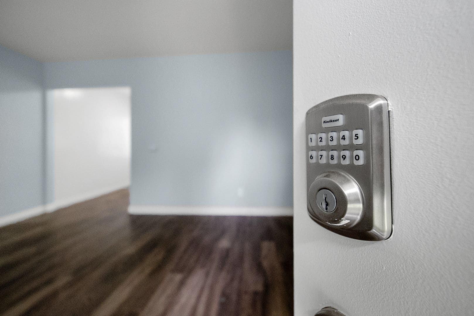 Long Beach Apartment: 1577 Pine Avenue