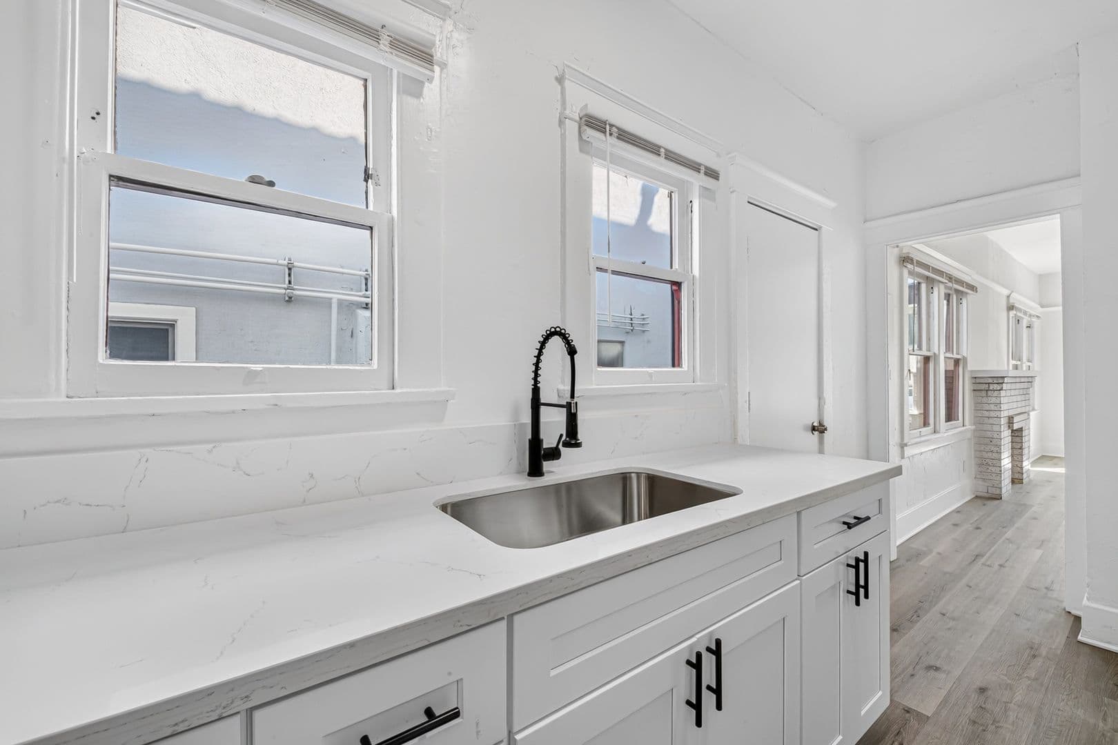 Long Beach Apartment: 1045 E 4th Street