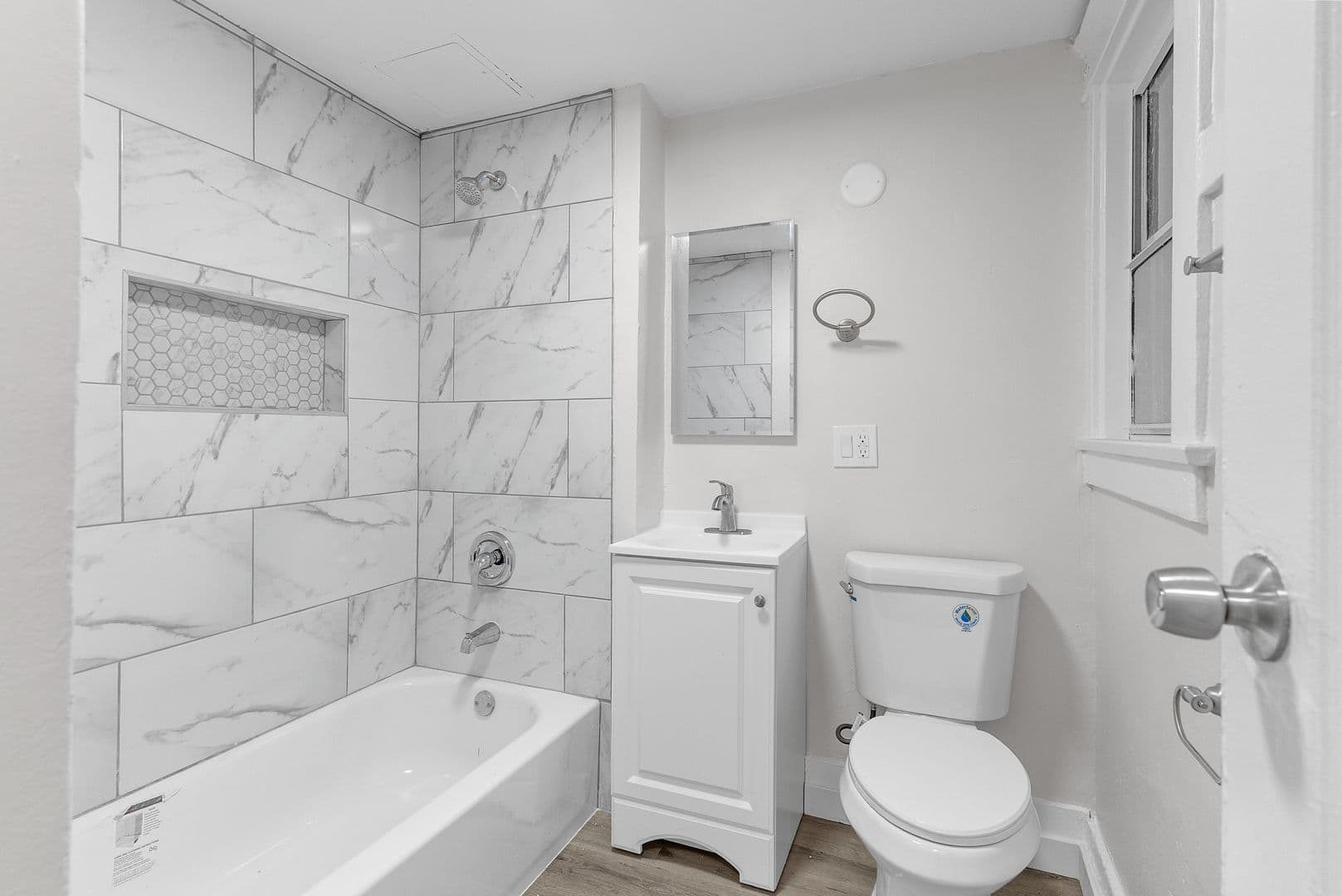 Long Beach Apartment: 736 Olive Avenue