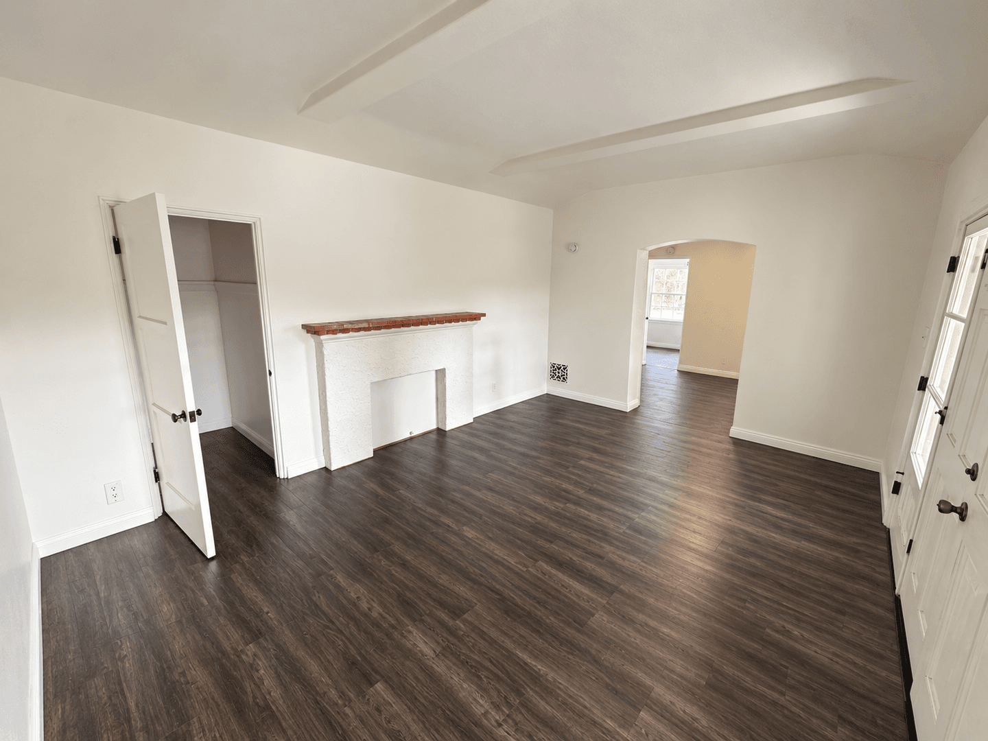 Long Beach Apartment: 2200 Chestnut Ave / 321-329 W Hill St