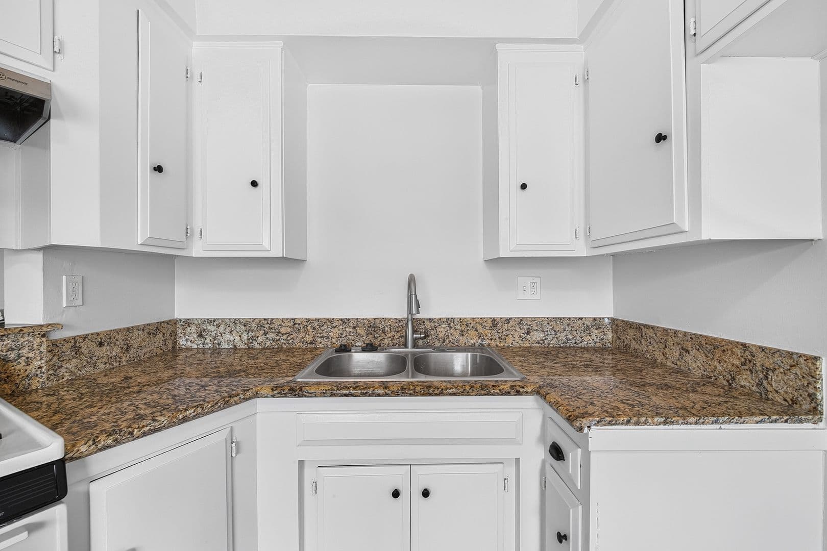 Anaheim Apartment: 147 S Magnolia Avenue