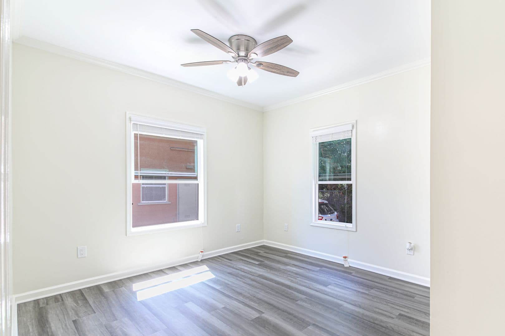 Long Beach Apartment: 1631 E 4th St