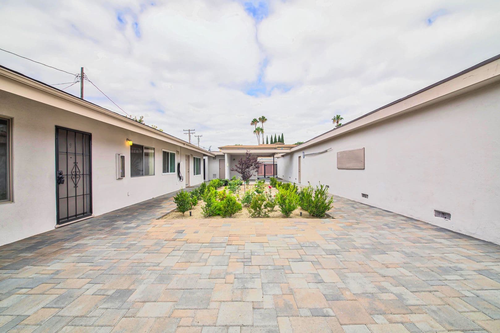 Anaheim Apartment: 147 S Magnolia Avenue
